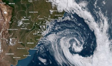 Ciclone ganha força no oceano e aumenta risco de temporais
