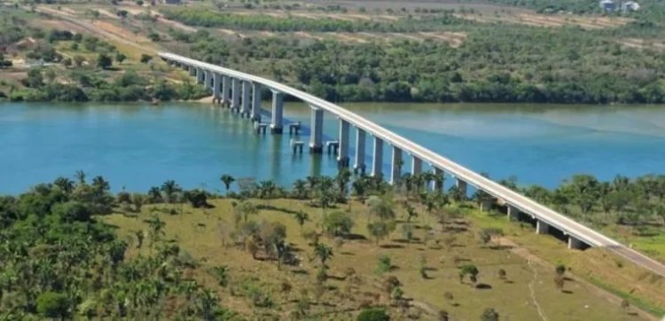 Após encalhes de balsas, DNIT abre licitação para reconstrução da ponte da BR-235 no Tocantins