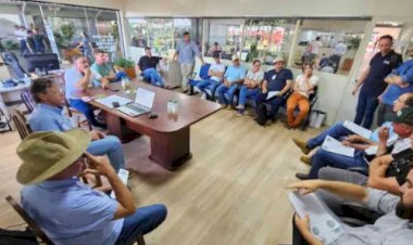 “Estamos pagando para trabalhar”: produtores de leite do Paraná criam associação no Show Rural