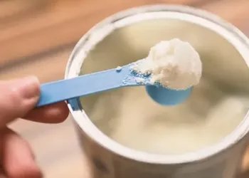 Santa Catarina proíbe reconstituição de leite em pó importado