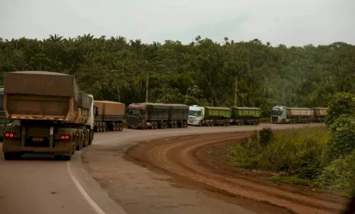 Fila de 25 km trava soja em Miritituba e expõe crise logística no agro